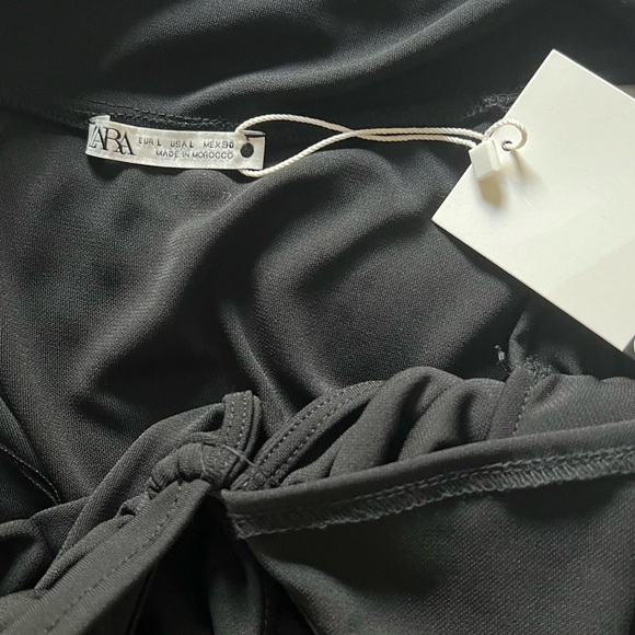 Black  Cut Out Top. - Picture 2 of 2